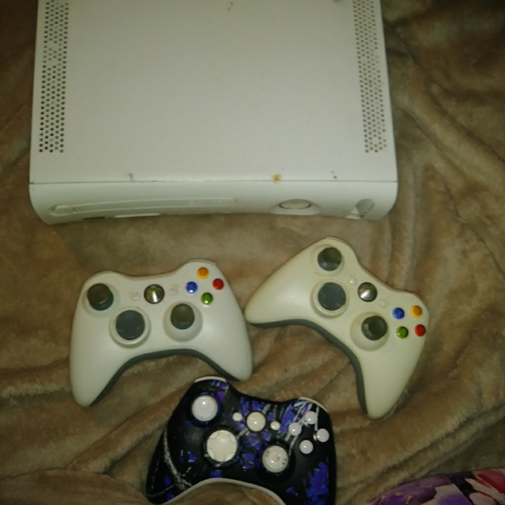 Xbox 360 - Picture 2 of 3